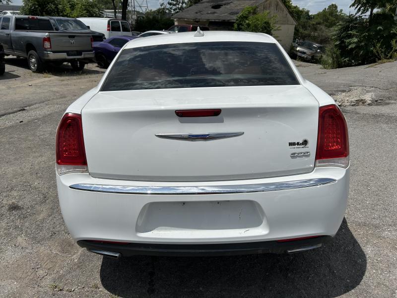 2018 Chrysler 300 C photo 5