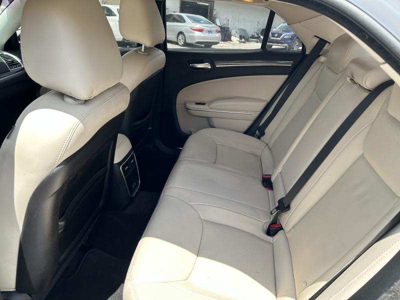 2018 Chrysler 300 C photo 7