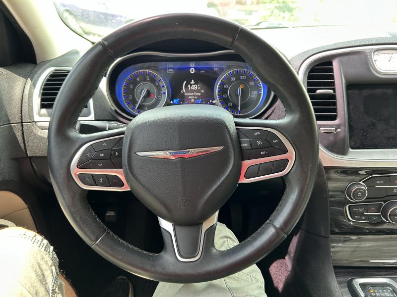 2018 Chrysler 300 C photo 8