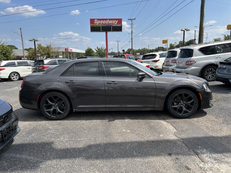 2022 Chrysler 300 Touring L photo 4