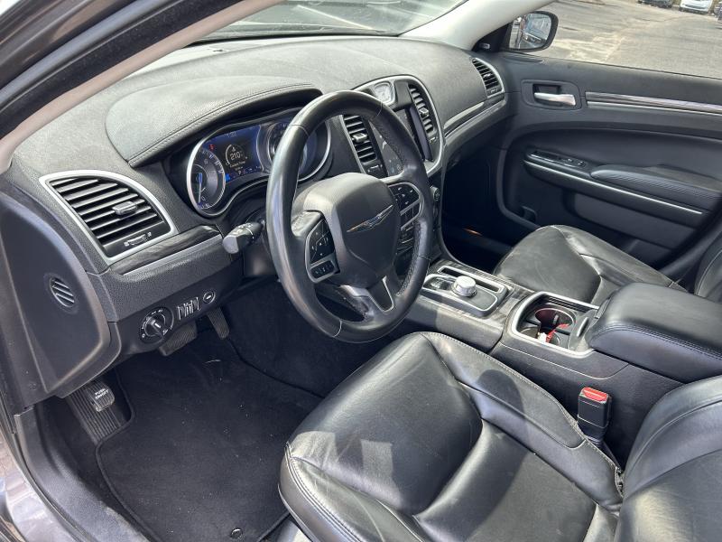 2022 Chrysler 300 Touring L photo 6