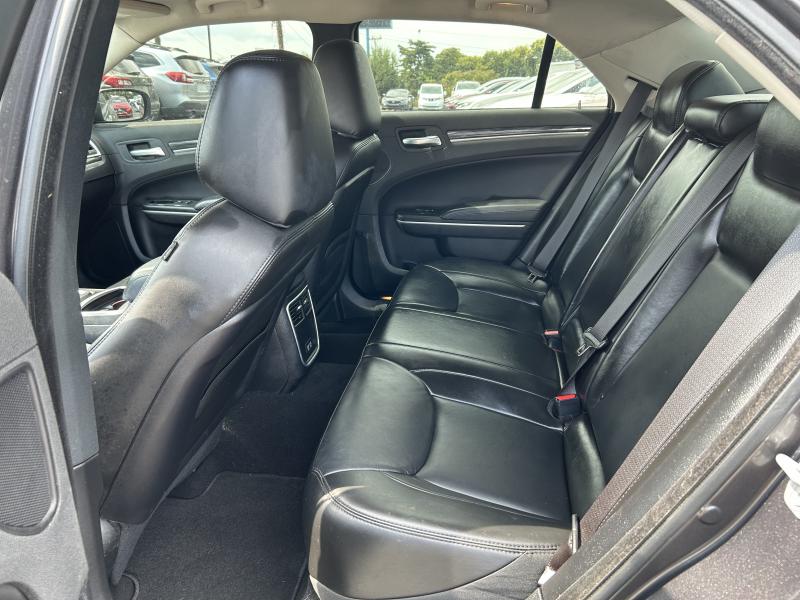 2022 Chrysler 300 Touring L photo 7