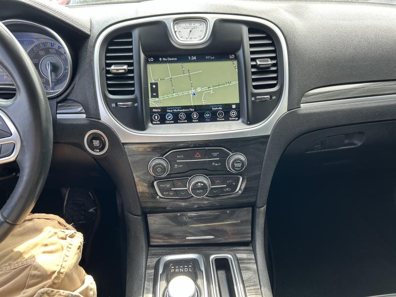 2022 Chrysler 300 Touring L photo 10